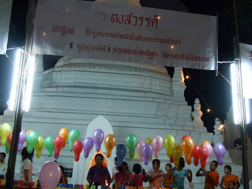 loy krathong, loy krathong in mae hong son, loy krathong sawan