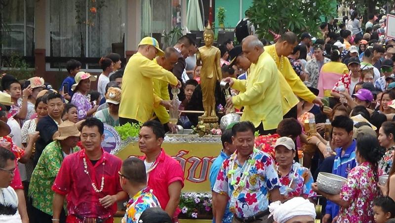 songkran festival, songkran festival in mae hong son, songkran festival mae hong son