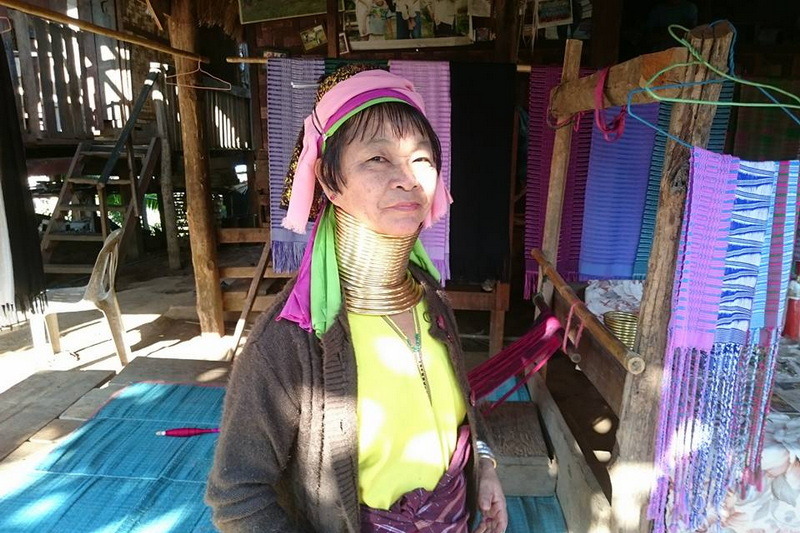 baan nam phiang din, ban nam phiang din, nam phiang din long neck village, nam phiang din village, ban nam phiang din long neck, ban nam phiang din long neck village